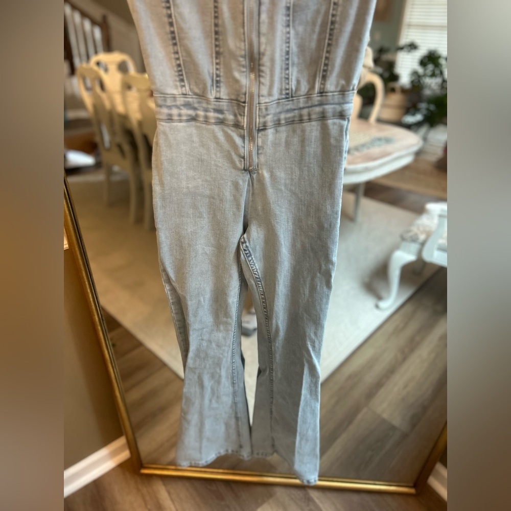 ASOS DESIGN Denim Jumpsuit Light Wash Zip Front Size 2 - Picture 4 of 5